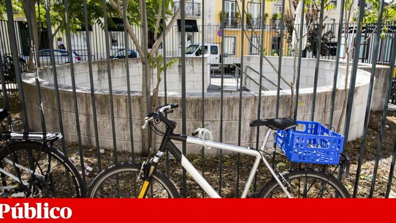 Câmara de Lisboa diz que está a retirar "bicicletas obsoletas" das ruas, para proteger peões