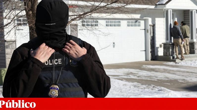 Agentes do ICE numa operação em Pine Grove, Minnesota, a 28 de Janeiro de 2026