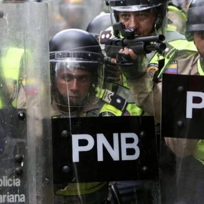 Polícia de Caracas usa tiros dissuivos contra drones