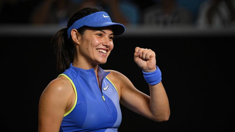 Emma Raducanu feliz com a vitória - Foto: IMAGO