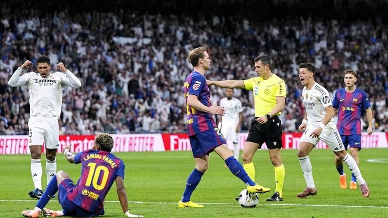 Barcelona e Real Madrid discutem este domingo, às 19h45, a Supertaça de Espanha — Foto: IMAGO