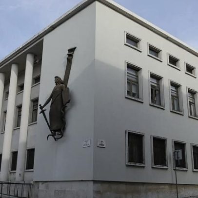 Condenado a sete anos de prisão por burla e furtos