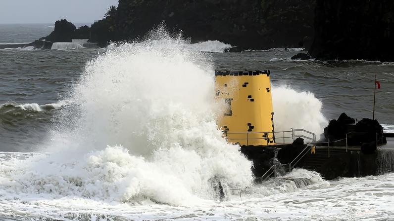 Aviso prolongado de agitação marítima forte para a Madeira