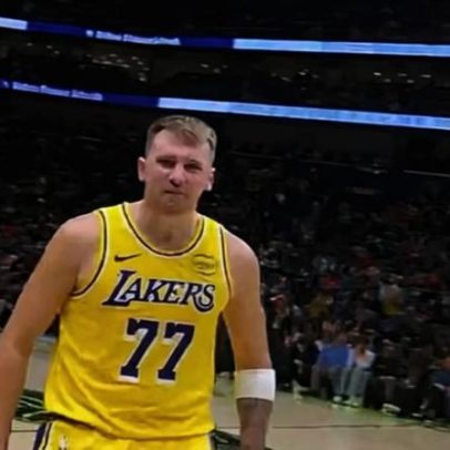 Doncic reage a insulto de adepto com triplo durante jogo