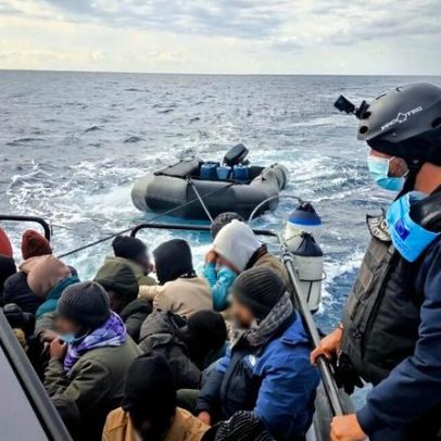 Polícia Marítima portuguesa resgata 32 migrantes junto a ilha grega