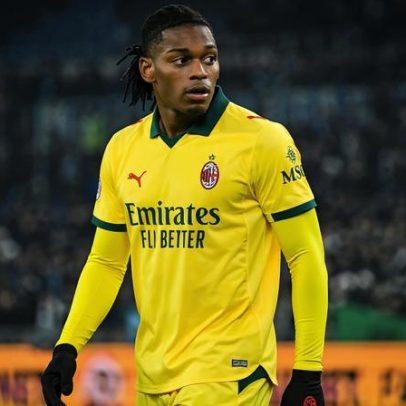 Allegri obrigado a proteger Rafael Leão durante o jogo
