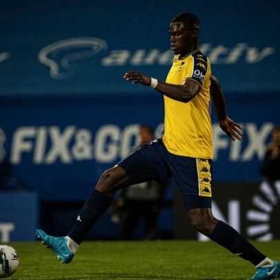 Estoril: preço elevado impede a transferência de Widzew Lodz