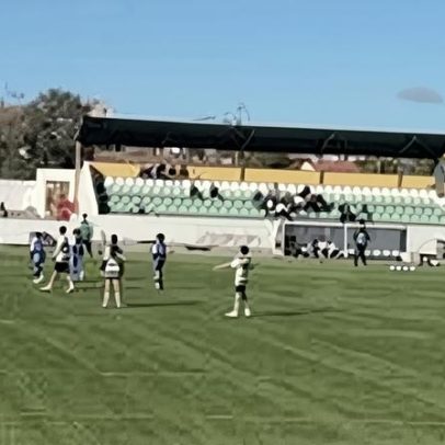 Miúdos mostram fair-play exemplar num jogo de infantis