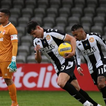 Jesús Ramírez agradece a Rui Borges e a Tiago Margarido