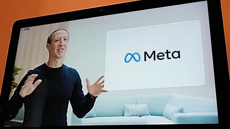 No ecrã de um dispositivo em Sausalito, Califórnia, Mark Zuckerberg, CEO do Facebook, anuncia o novo nome da empresa, Meta, durante um evento virtual a 28 de outubro de 2021