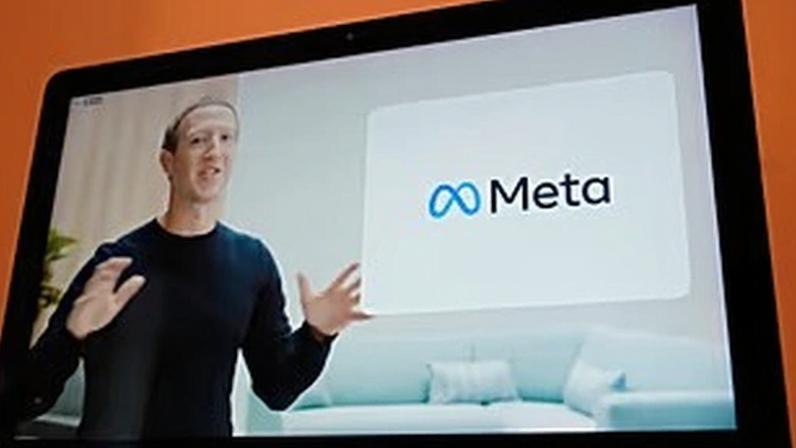 No ecrã de um dispositivo em Sausalito, Califórnia, Mark Zuckerberg, CEO do Facebook, anuncia o novo nome da empresa, Meta, durante um evento virtual a 28 de outubro de 2021