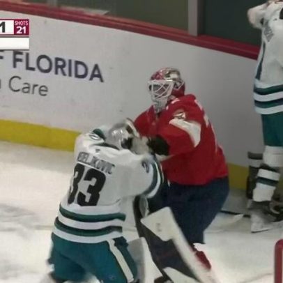 Jogadores russo e americano envolvidos em luta na NHL