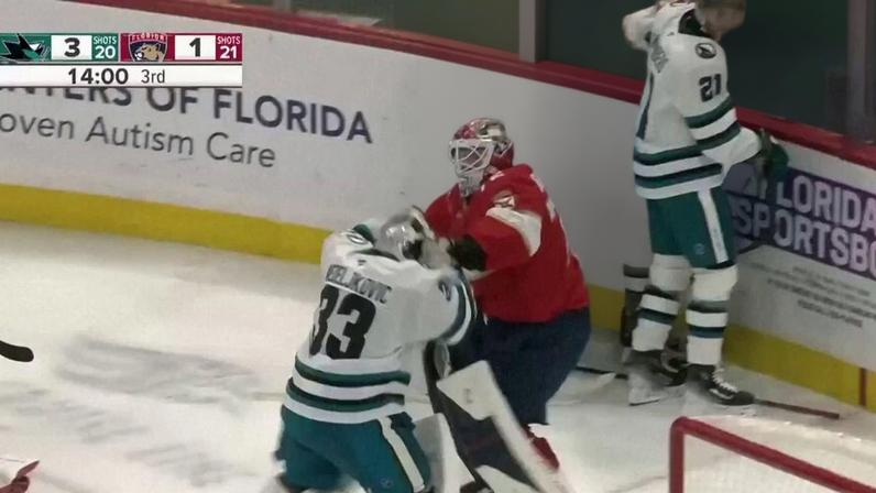 Um russo e um americano ao soco? Não é o Rocky IV, é a NHL