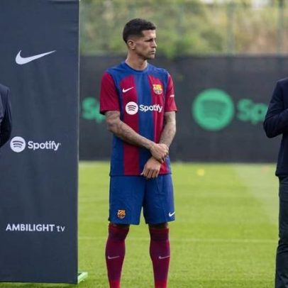 Deco explica contratação de Cancelo pelo Barcelona após acordo de saída