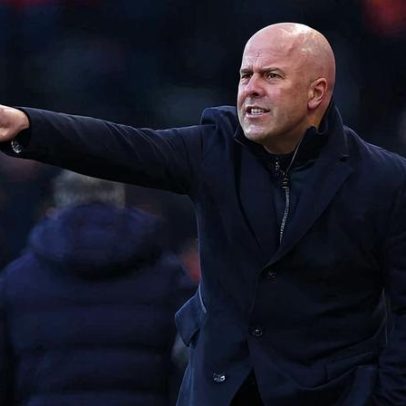 Xabi Alonso liga e diz que vai treinar o Liverpool em seis meses