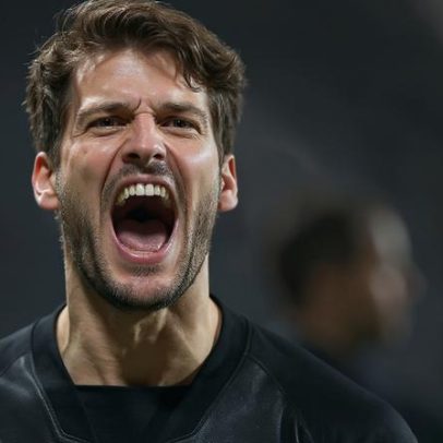 Gonçalo Paciência assina pelo Santa Clara