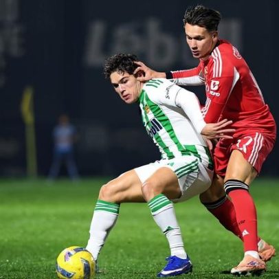 Penálti para o Benfica revertido pelo VAR