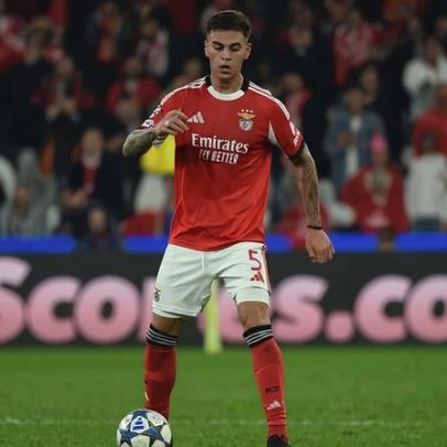 Dúvida argentina altera o onze provável do Benfica
