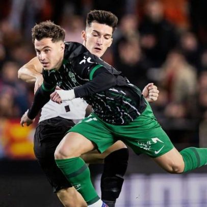 Ex-Tondela e V. Guimarães salvam ponto para o Valencia perto do fim
