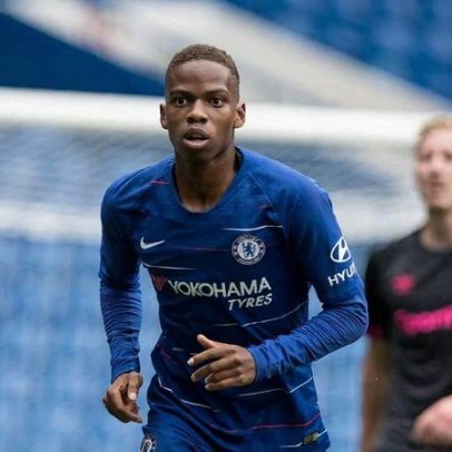 Ex-Chelsea luta pela vida após drama exposto