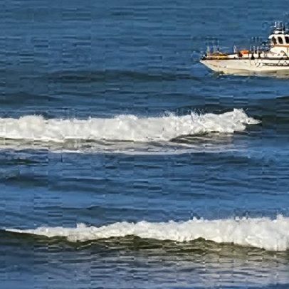 Autoridades encontram carro submerso na costa da Nazaré