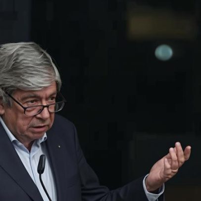 Ferro apoia Seguro e afirma que a democracia está sob ameaça