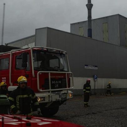 Incêndio em empresa de Porto de Mós mobiliza 50 operacionais