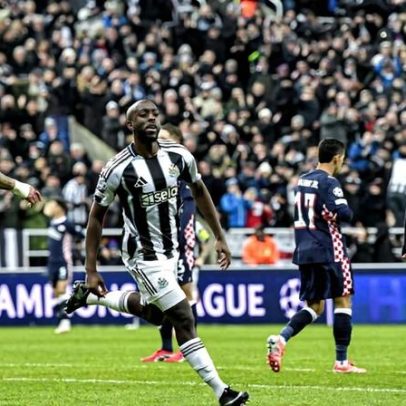 Newcastle vence PSV e fica em posição de apuramento direto