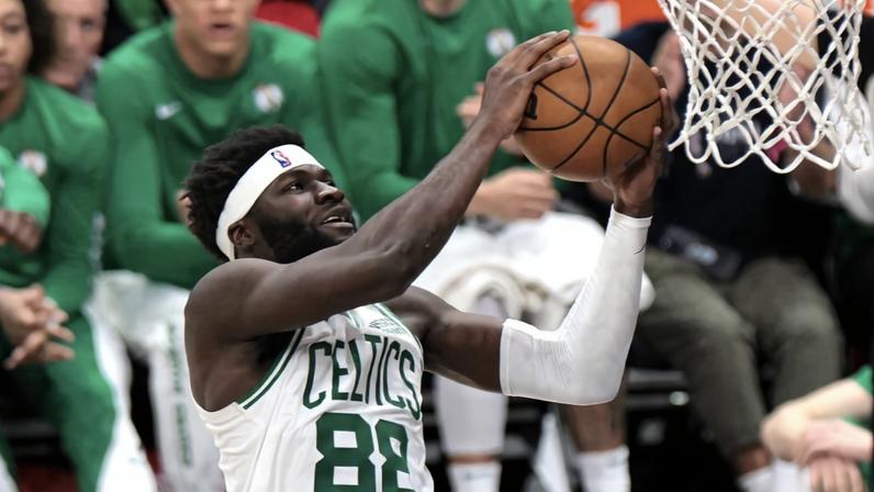 O poste internacional português, de 26 anos, foi escolhido pelos Sacramento Kings na 39.ª posição do draft.