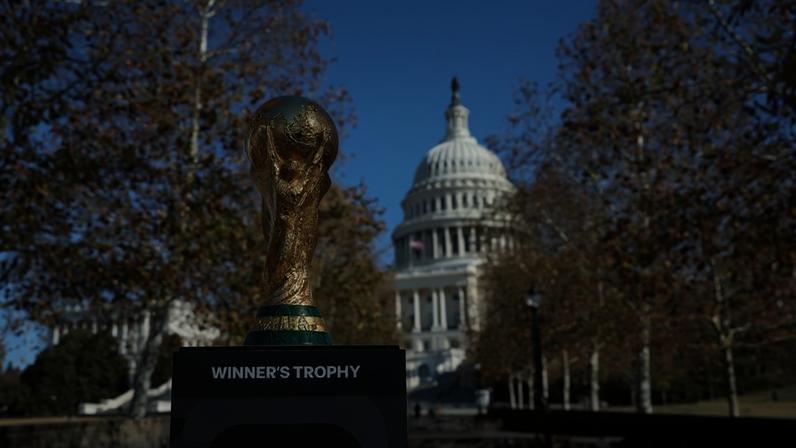 O troféu de campeão do mundo de futebol em Washington DC, nos EUA. Foto FIFA
