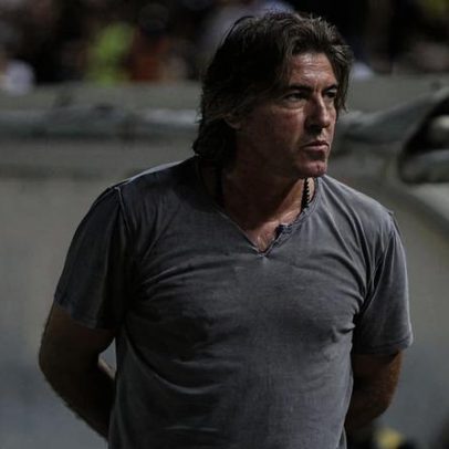 Sá Pinto protegido na embaixada em Teerã e pede evitar guerra