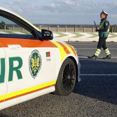 Carro arrastado pela água mata uma pessoa no Cadaval