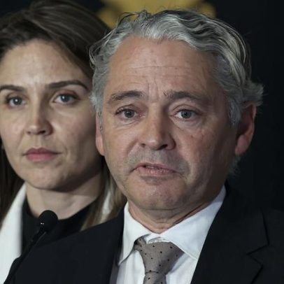 Tumulto no parlamento da Madeira por referência a algemas