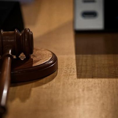 Morte de bebé: médicos condenados recebem multa de 6 mil euros