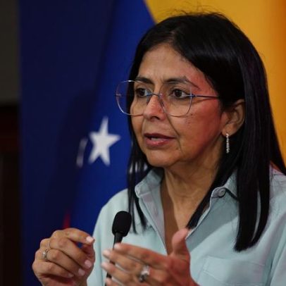Presidente interina cria comissão para libertação de Maduro
