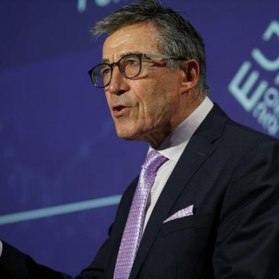 Rasmussen pede fim aos elogios a Trump