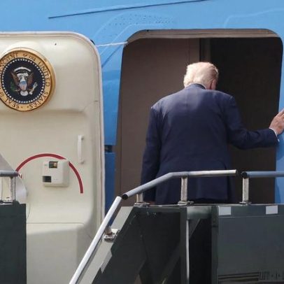 Trump retoma viagem após falha elétrica no avião em Davos