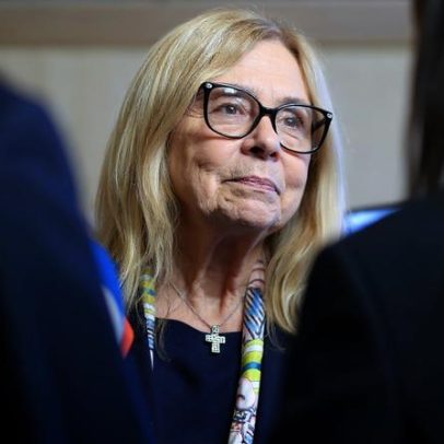 Ministra da Saúde não se demite e condiciona saída de PM