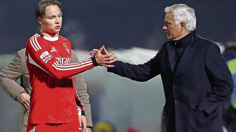 Schjelderup tem sido pouco utilizado por Mourinho e pode deixar a Luz