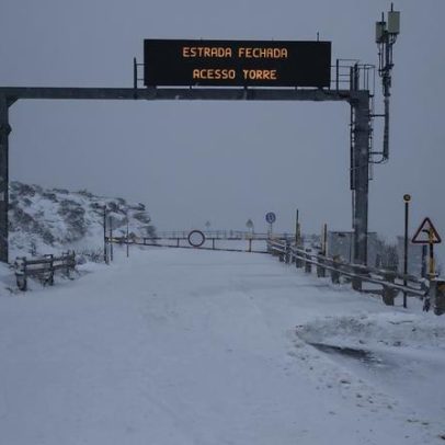 Neve na Serra da Estrela obriga encerramento de estradas