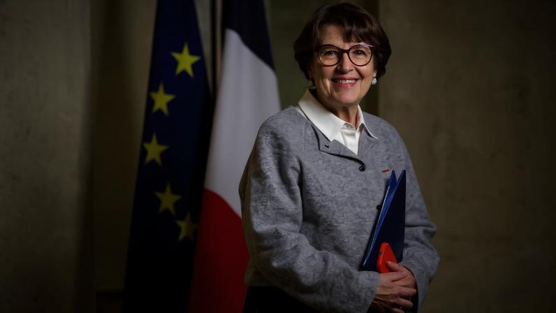 Annie Genevard, ministra da Agricultura francesa, durante uma conferência de imprensa em Paris, França, 10 de janeiro de 2026.