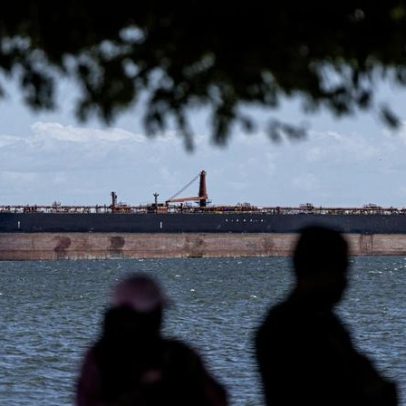 EUA sancionam quatro empresas por transporte de petróleo venezuelano