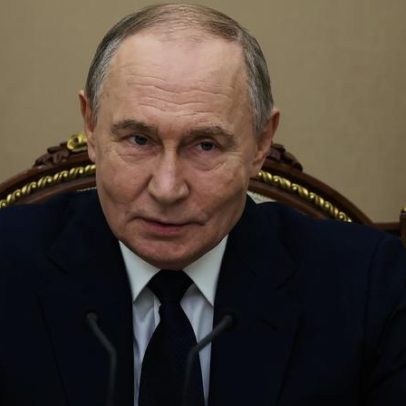 Rússia envia submarino para escoltar petroleiro sob ameaça