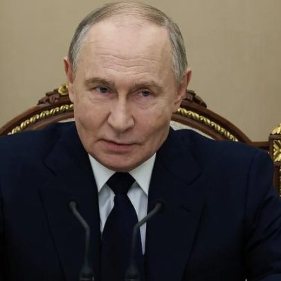 Rússia envia submarino para escoltar petroleiro sob ameaça