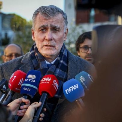 Almirante lamenta presença de Montenegro em campanha