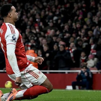 Aston Villa falha aproximação ao Arsenal após derrota