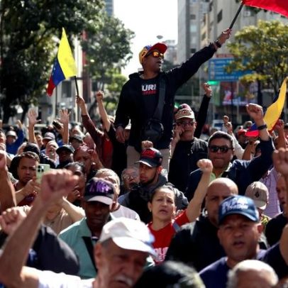 Venezuela revê telemóveis e intensifica controlo sobre comunicações