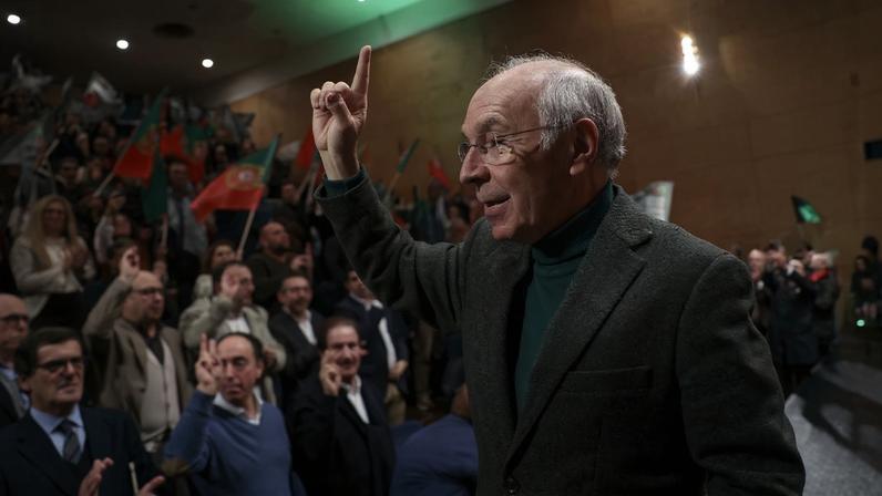 Marques Mendes afirma ser normal Montenegro surgir na campanha