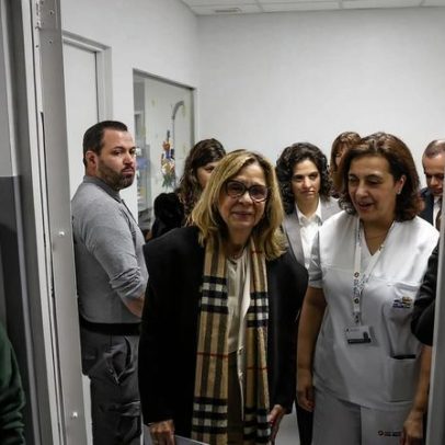 Ministra assume situação muito crítica nas urgências