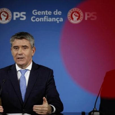 Carneiro acusa Montenegro de insensibilidade sobre crise no SNS